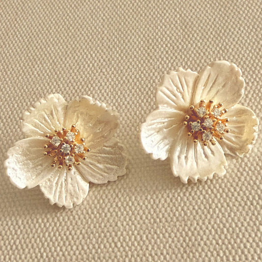 Aretes Flor Blanca