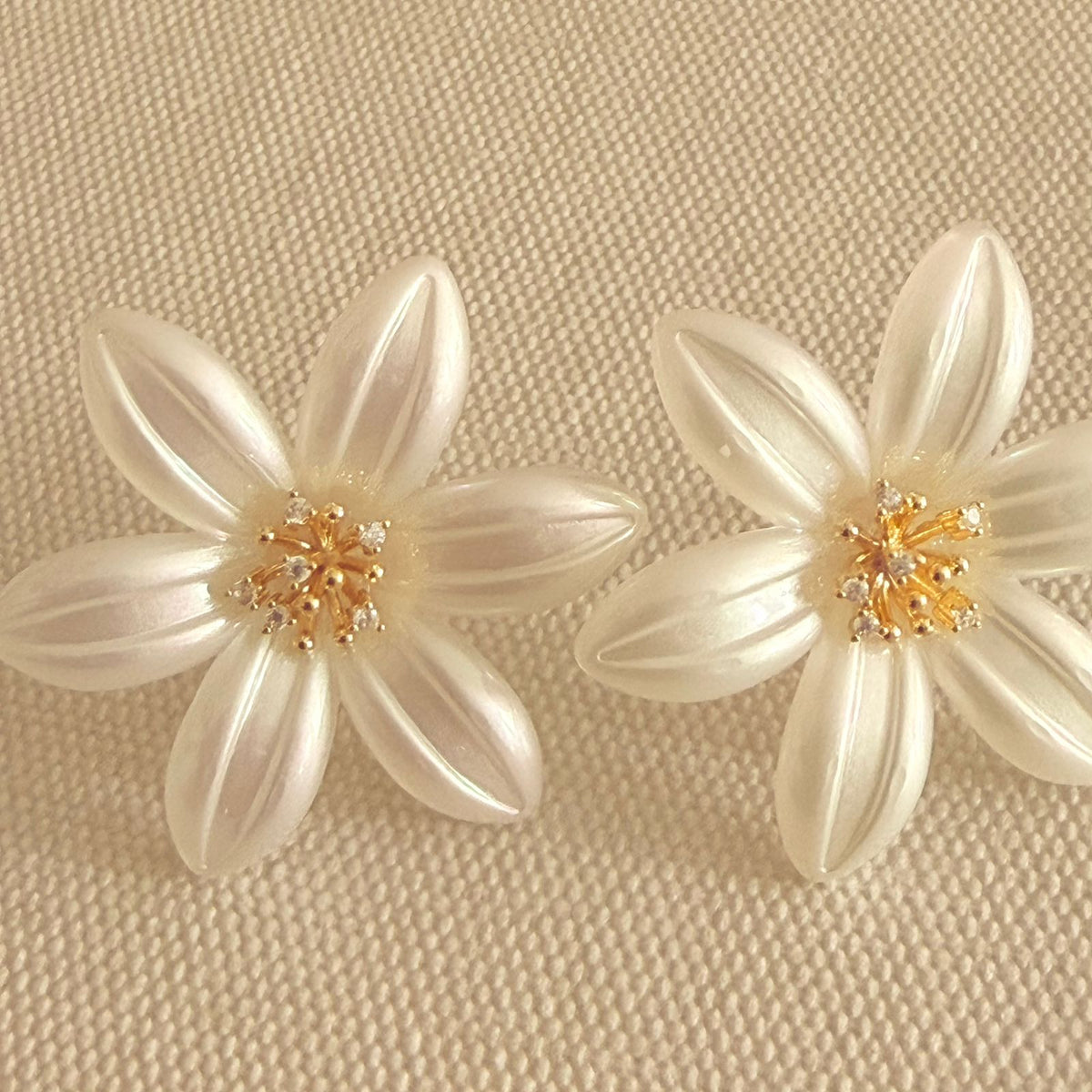 Aretes Flor Blanca OH