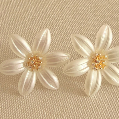 Aretes Flor Blanca OH