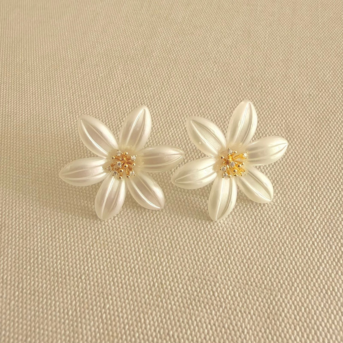 Aretes Flor Blanca OH