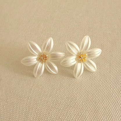 Aretes Flor Blanca OH
